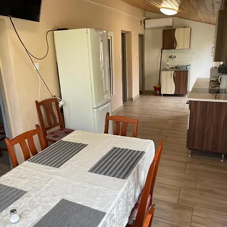3 Lepes Apartman *